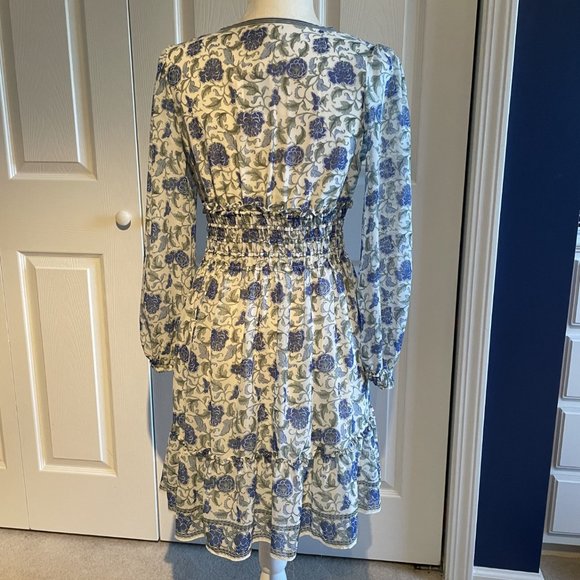 Women's MAX STUDIO Stretch White Blue Floral Smocked Waist Dress Size Small, NWT - Picture 2 of 10